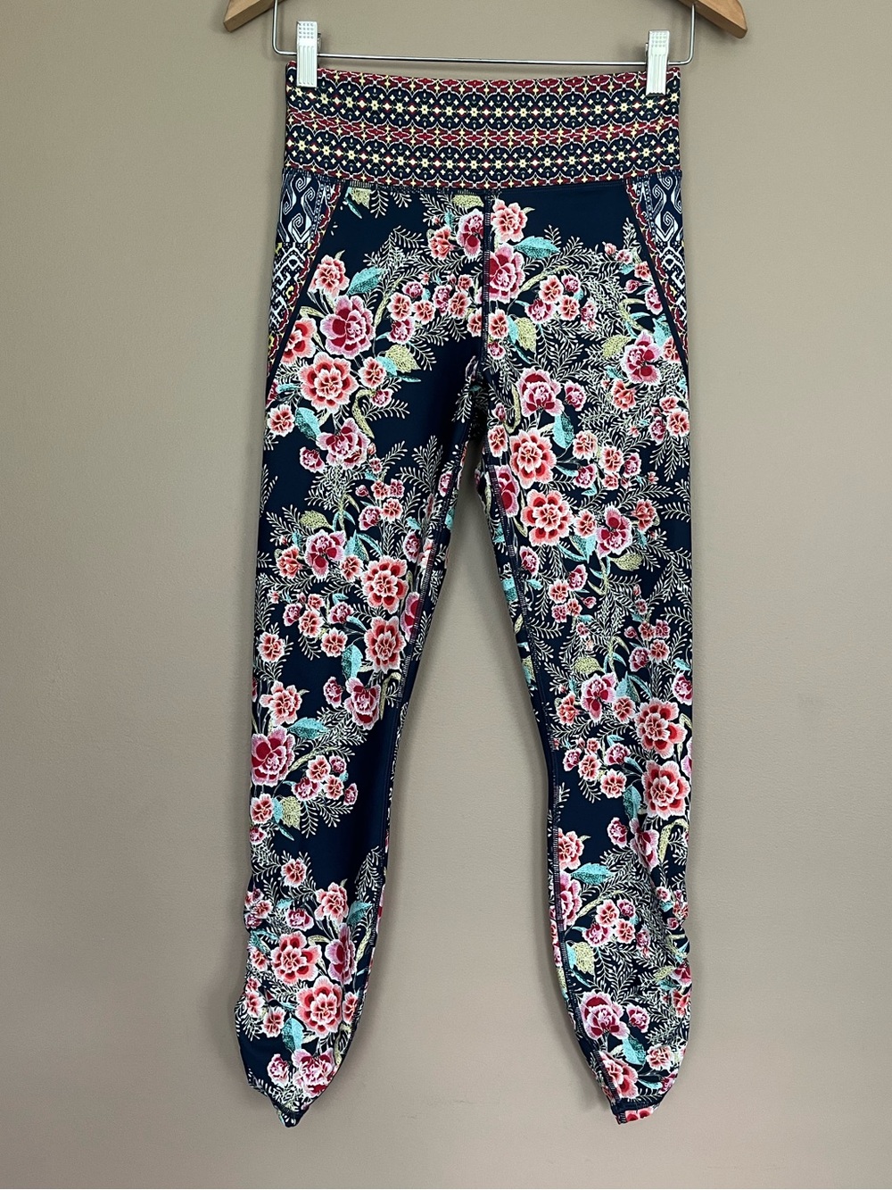 {Johnny Was} Bee Active Floral High Waisted Ruched Leggings - Womens Small